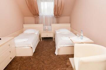 Фото номера Двухместный номер с 2 отдельными кроватями Отель Hotel Hibiskus г. Boguchwała 8